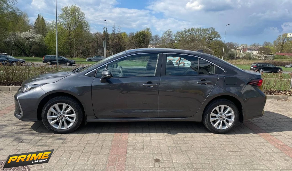 Toyota Corolla Sedan Hybrid3