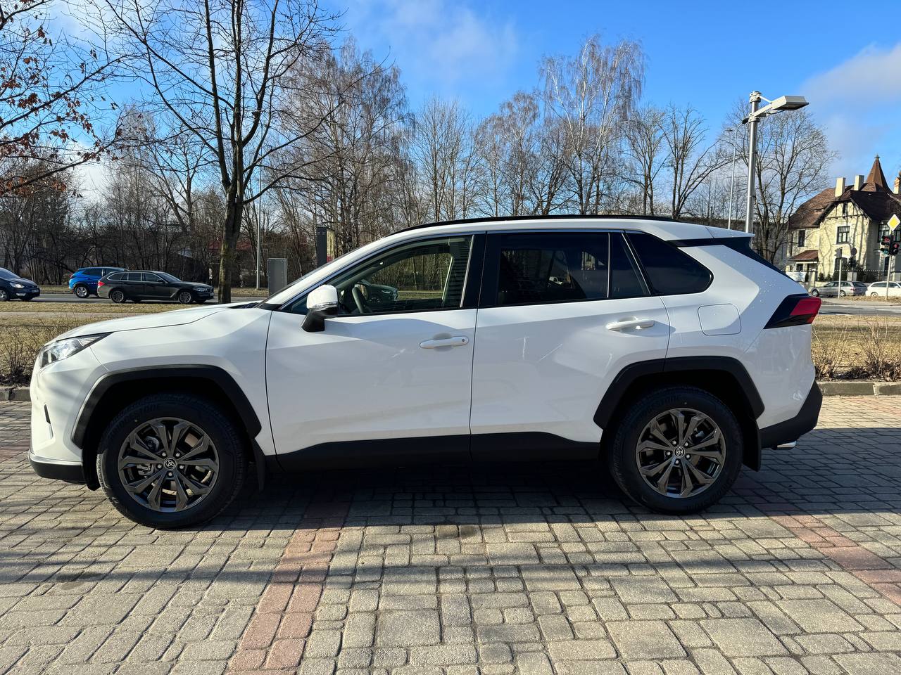 ilgtermina-noma-toyota-rav4-hybrid-suv-2-5-hybrid-dynamic-force6